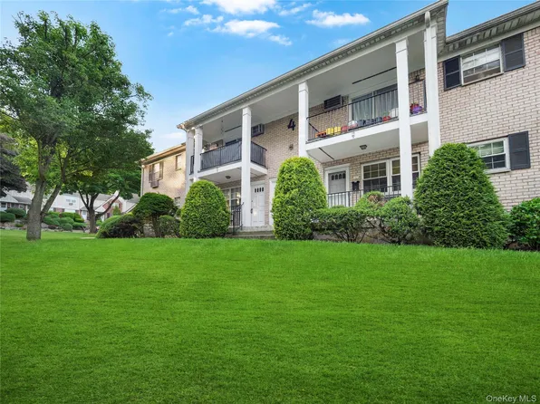 1 Doxbury Lane, Suffern, NY 10901