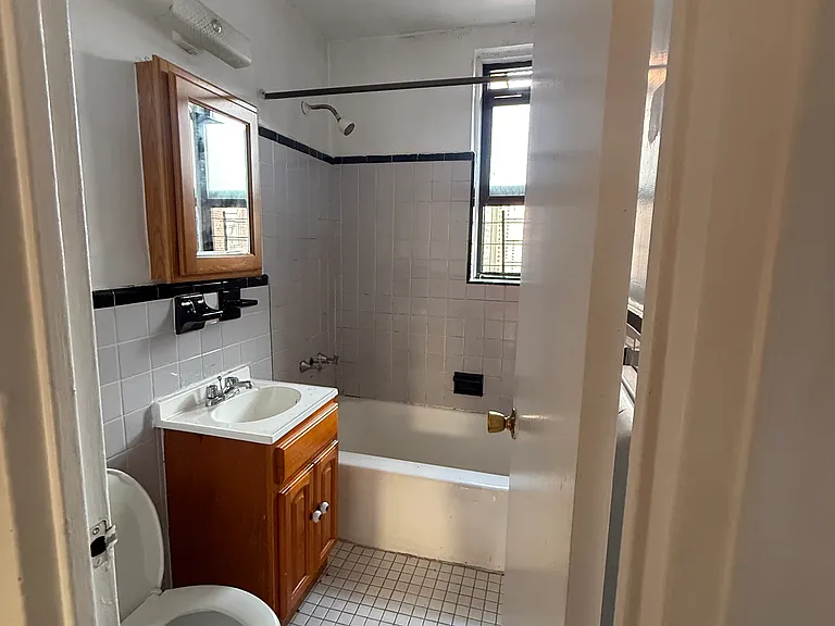 2976 Marion Ave #5 — Photo 8