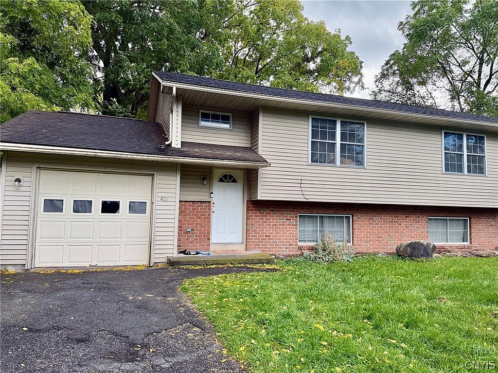 2 bed, 1.0 bath, 2498 sqft, $1,700 — Photo 3