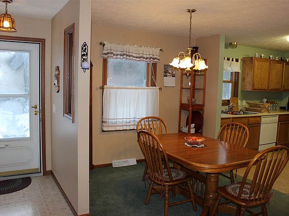4th image of 01250 Saw Mill Ln