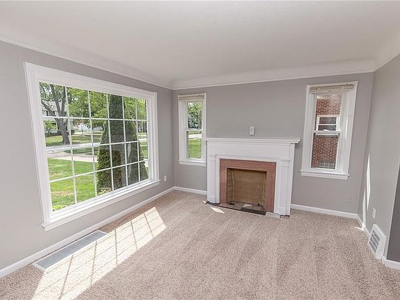 4th image of 6870 Parma Park Blvd