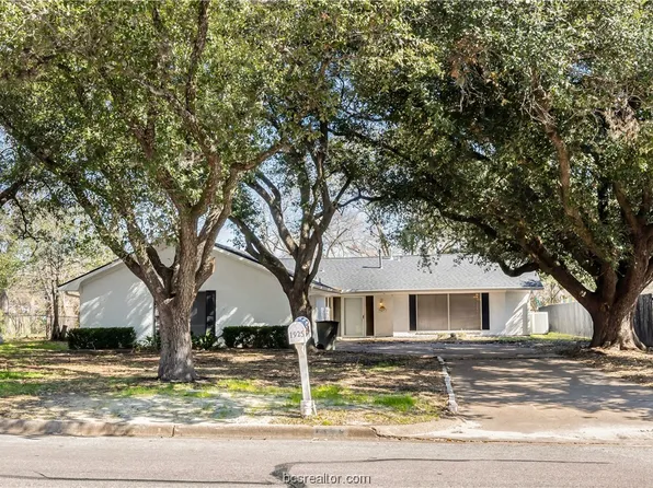 1925 Wayside Dr, Bryan, TX 77802