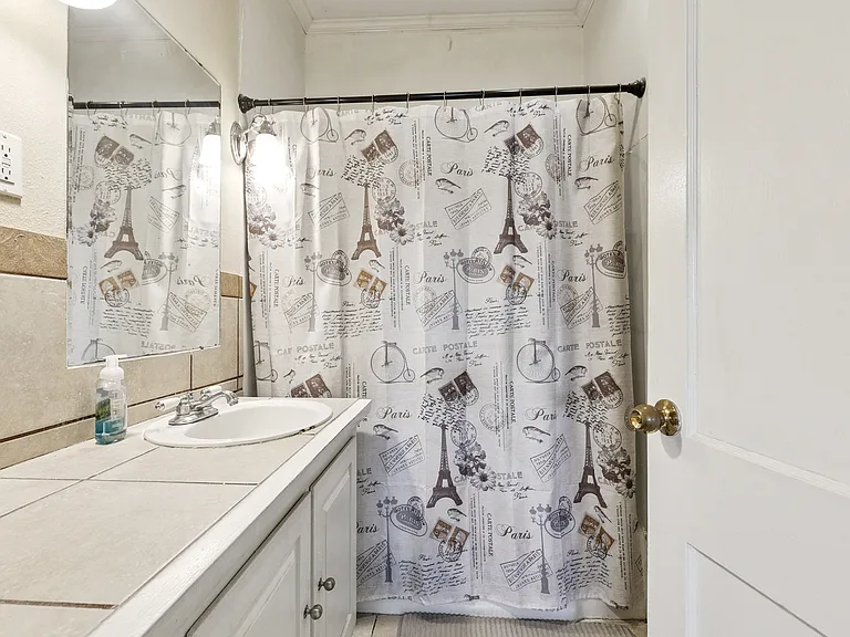 112 Saint Charles Pl — Photo 13