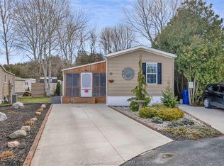 22220 Charing Cross Rd #32, Chatham Kent, ON N7M5V8