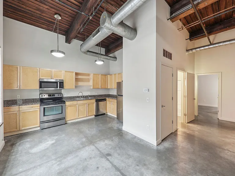 Stadium Loft Apartments — Photo 31
