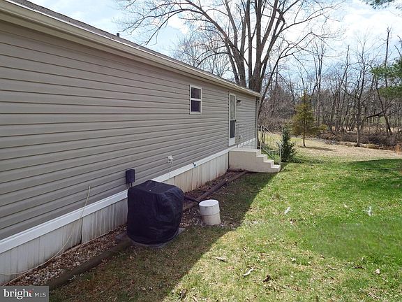 3rd image of 31 Terrace Dr