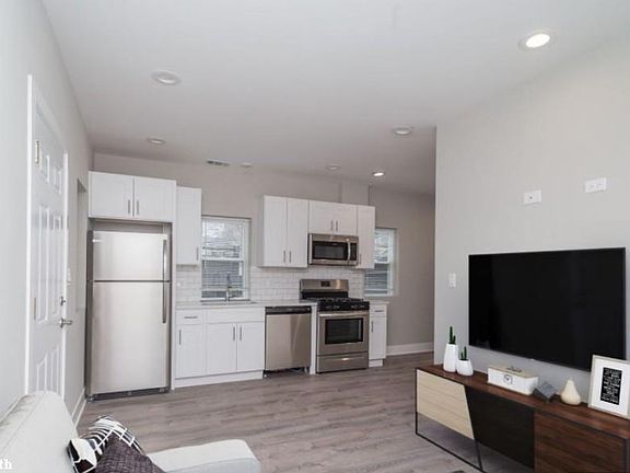 3rd image of 1310 N Bosworth Ave #1215