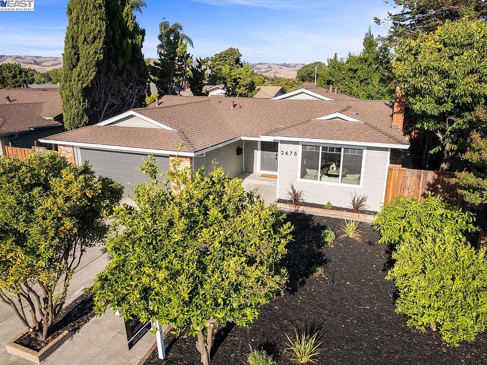 1st image of 2475 Ascot Way