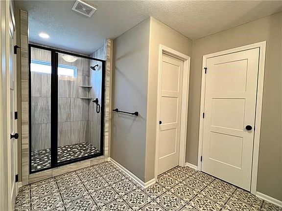 4th image of 5805 Thousand Oaks Dr