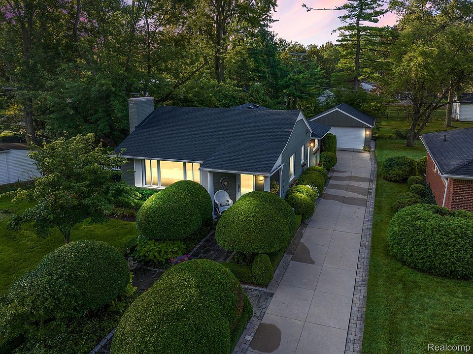 1st image of 16161 Beechwood Ave