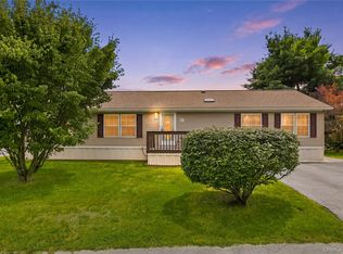 83 Pine Dr, Bloomingburg, NY 12721