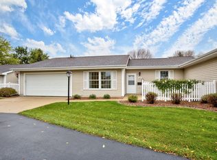 52 Fiesta Ct, Appleton, WI 54911