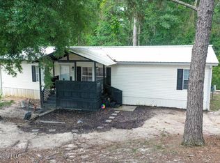 2400 Hillside Ln, Lucedale, MS 39452