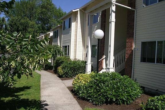 2nd image of 2040 N Redwood St #28