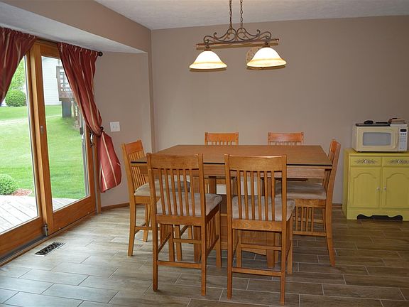 3rd image of 5973 Gables Dr