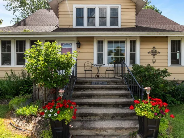 105 S Elizabeth St, Weyauwega, WI 54983