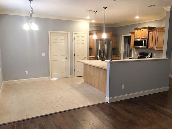 5th image of 532 Kensington Dr