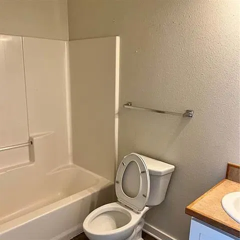 2 bed, 1.0 bath, 931 sqft, $1,150 — Photo 3
