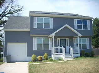 14 Dark Leaf Dr, Hamilton, NJ 08610