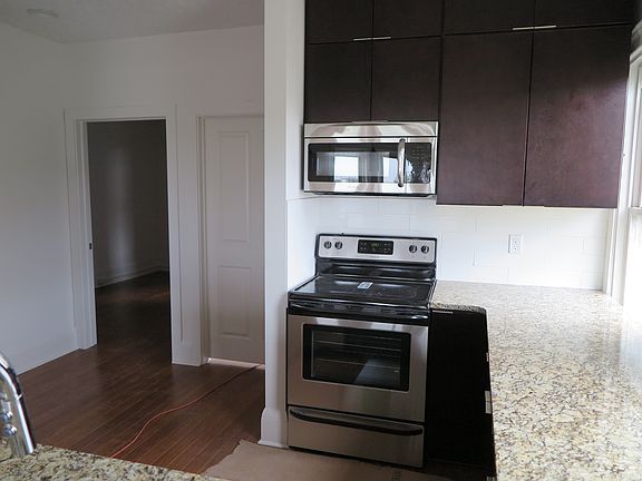 2nd image of 2836 Franklin Blvd APT 305