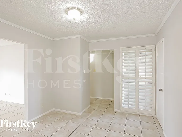 2552 Masters Cir — Photo 11