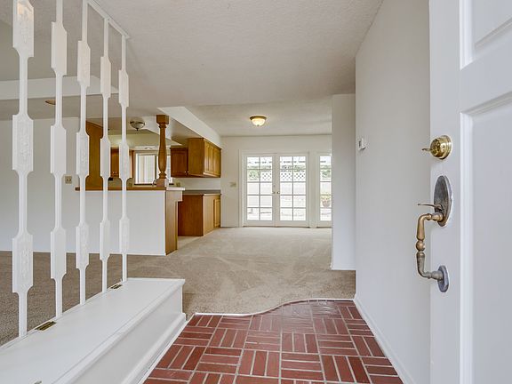 Entry w/ Bench Storage