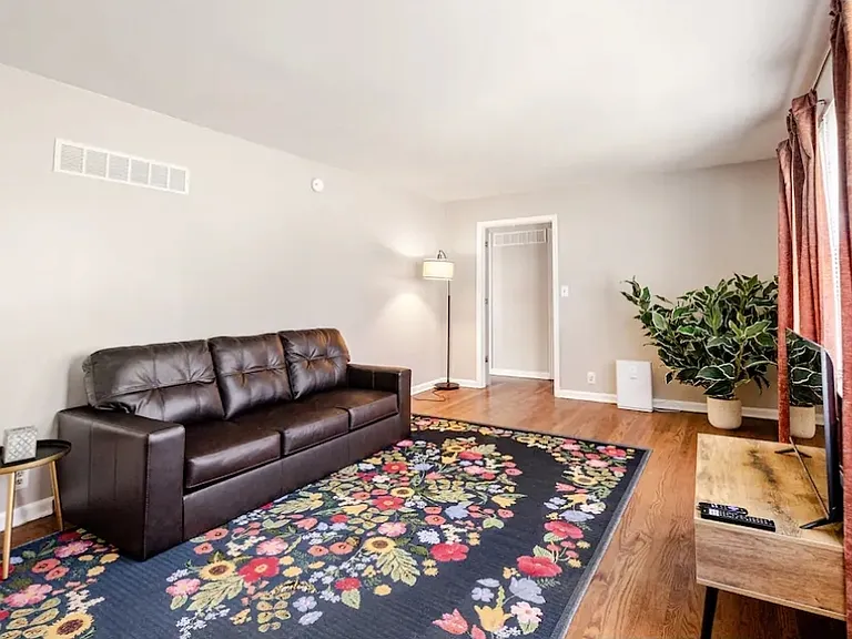 11337 Minor Dr — Photo 2