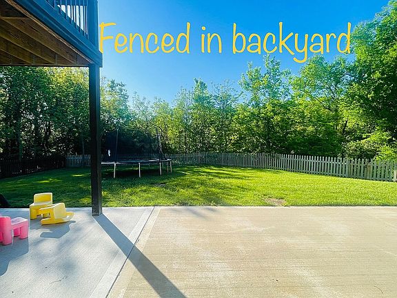 4th image of 1407 NW Red Oak Ct