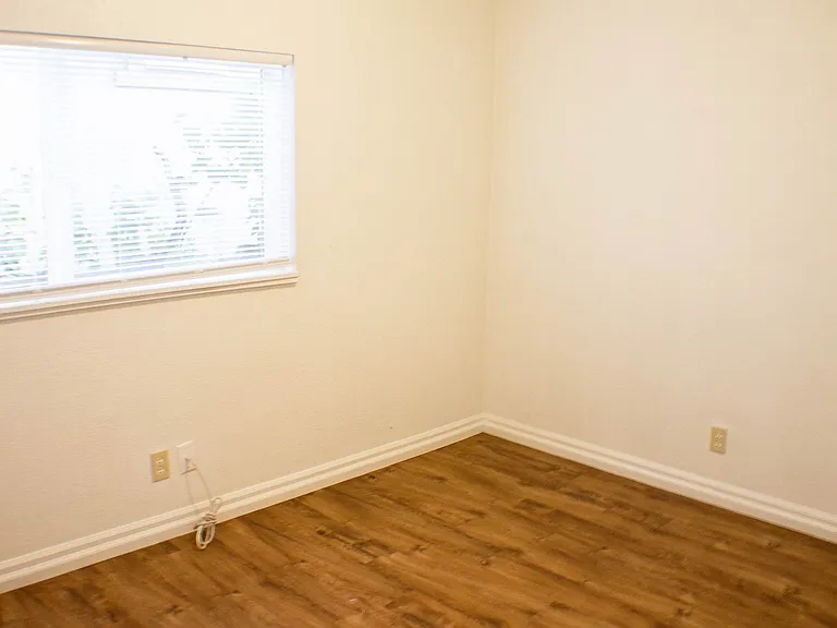 2217-2221 Lee St SE — Photo 5
