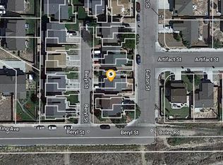 987 Beryl St, Mills, WY 82644