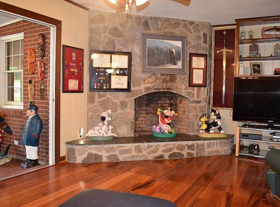 5th image of 127 Wellington Pl