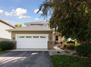 815 Newberry Ln, Chaska, MN 55318