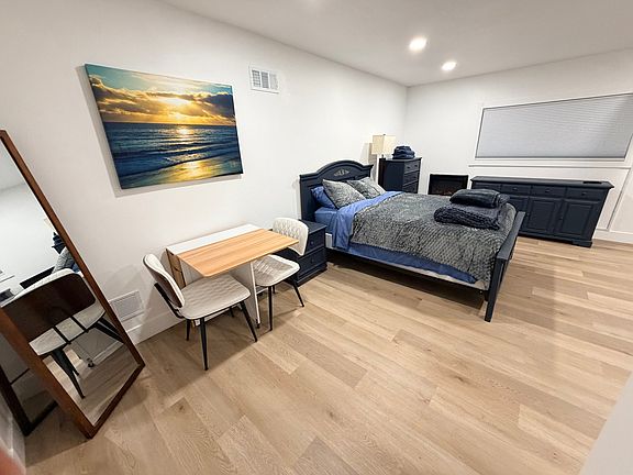 3rd image of 2941 Adriatic Ave #A