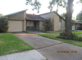 2718 S Brompton Dr, Pearland, TX 77584