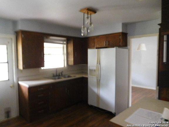 3rd image of 401 N Windy Knoll Dr