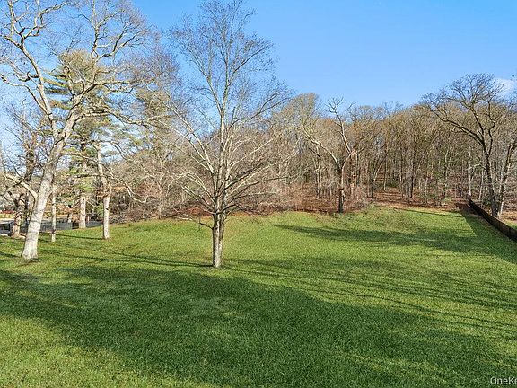 4th image of 89 Mill River Road