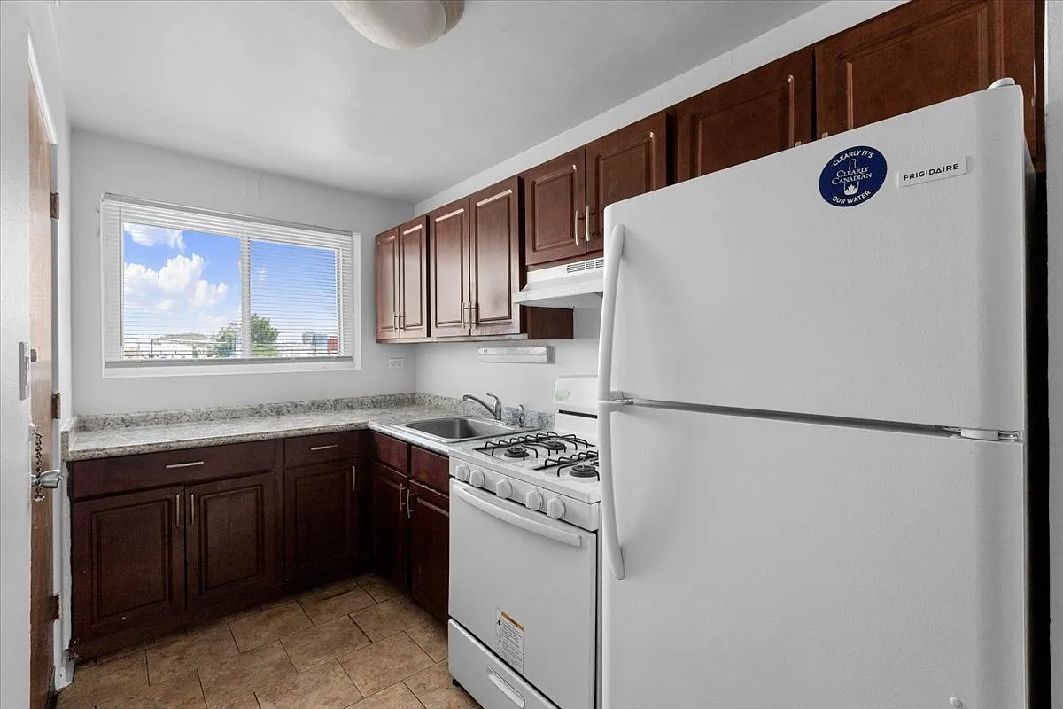 1 bed, $1,375 — Photo 2