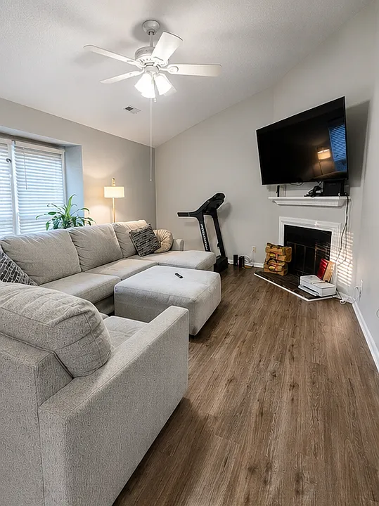 2 bed, 1055 sqft, $1,750 — Photo 1