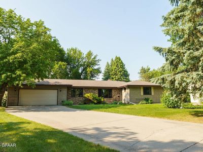 3824 Fairview Dr, Grand Forks, ND, 58201
