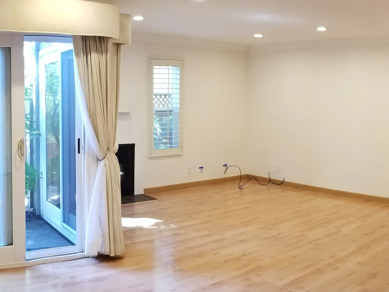 3 bed, 2.5 bath, 1357 sqft, $3,700 — Photo 4