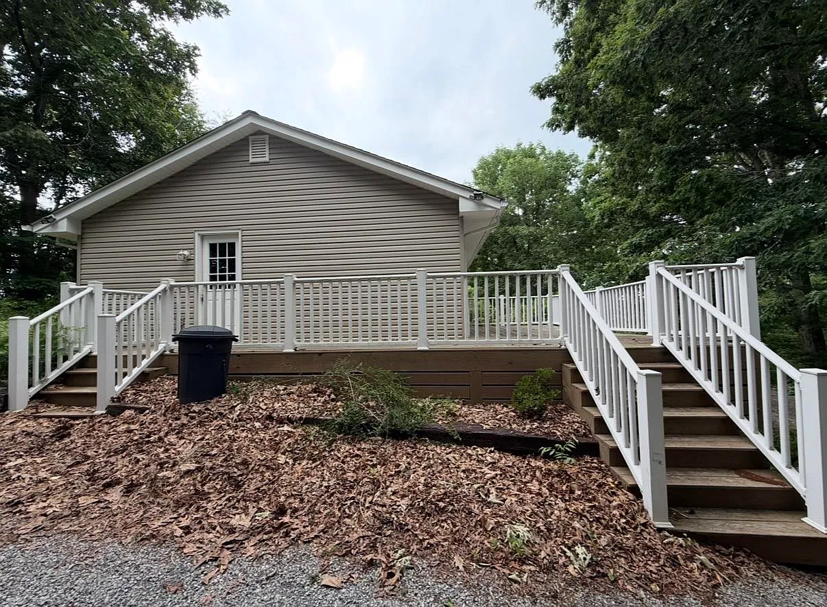 3 bed, 1.5 bath, 960 sqft, $1,400 — Photo 2
