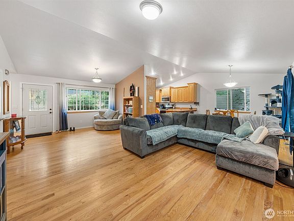 3rd image of 18634 Woodside Drive SE
