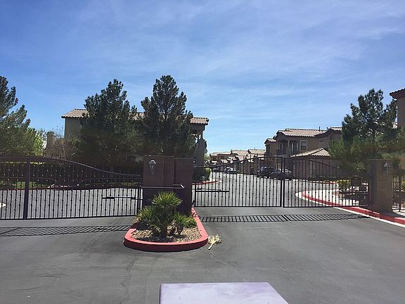 Gated with entry pad
