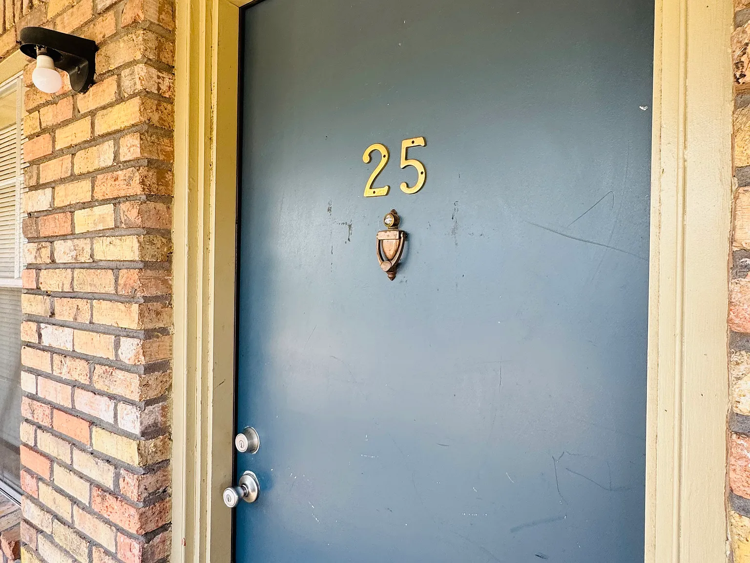 2 bed, 1.0 bath, $700 — Photo 2