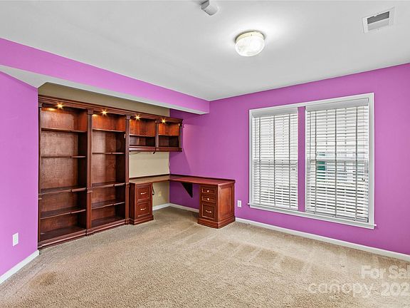 5th image of 9754 Blossom Hill Dr