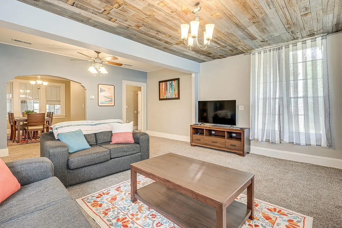 6932 Oakwood Street — Photo 4