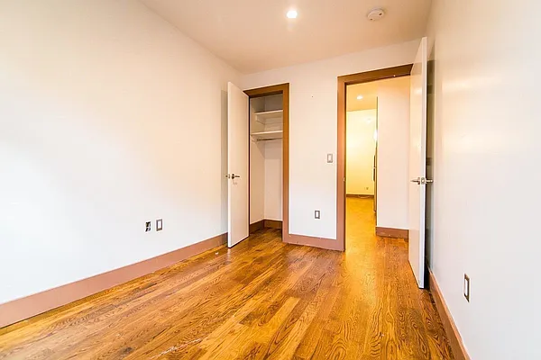 Rented by Nooklyn NYC LLC | media 18