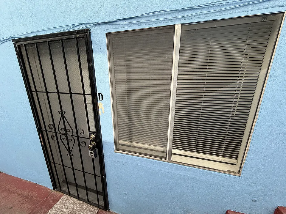 300 E 4th St #D