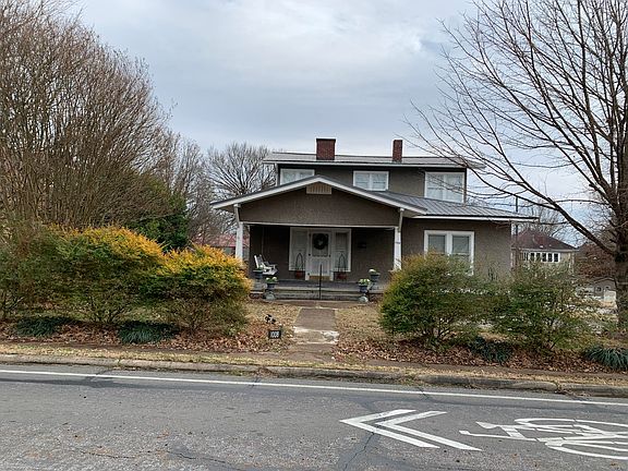 2nd image of 1008 ` E College Ave