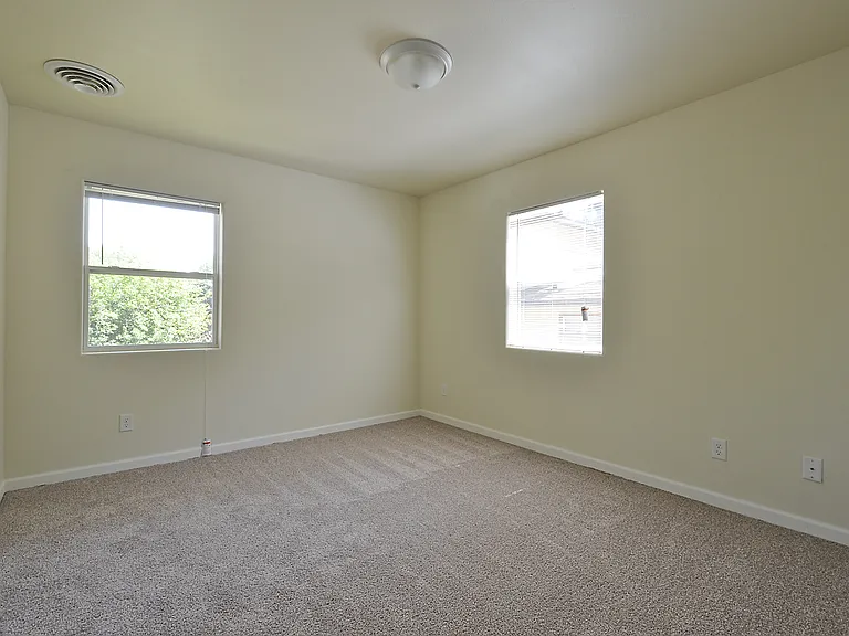 506 11th Street NW - Pet Friendly 4-Plex with Central Heat and Air — Photo 16